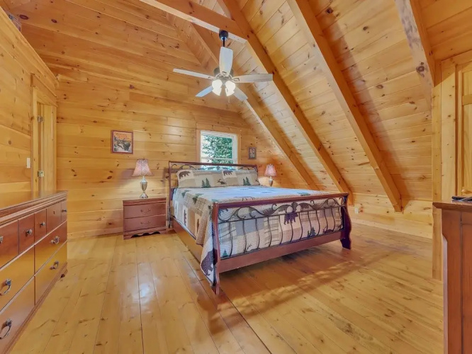 Chillin N Grillin 2 Bedroom Cabin