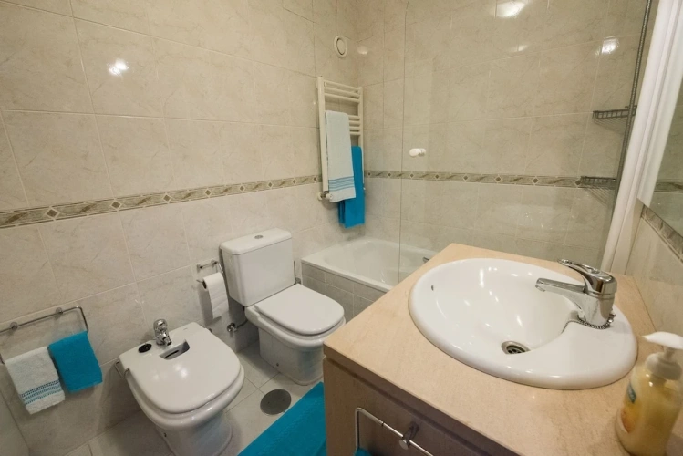 2 Bedrooms Apartment with balcony and with partial ocean view