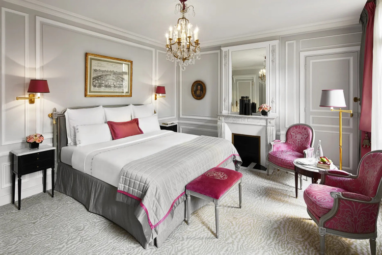 Plaza Athenee Hotel