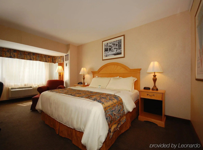 Red Lion Hotel Rosslyn Iwo Jima