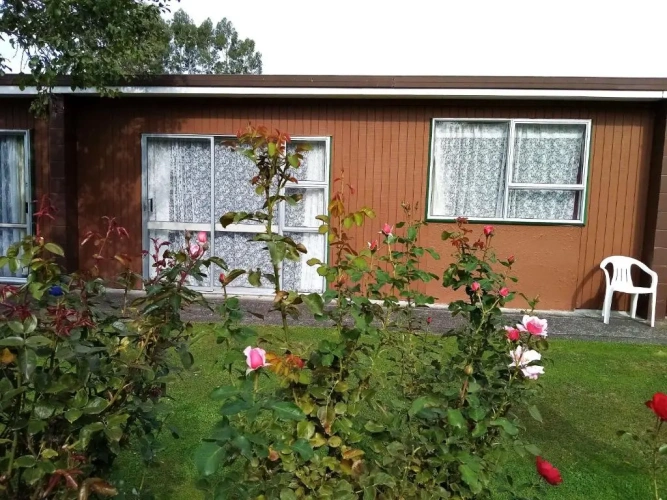 2 Bedrooms Single Family Suite