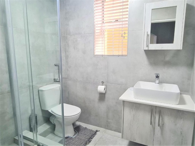 3 Bedrooms Apartment