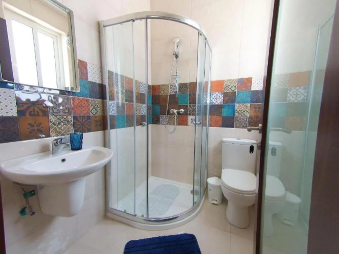 F11-1 Double room with private bathroom in shared Flat