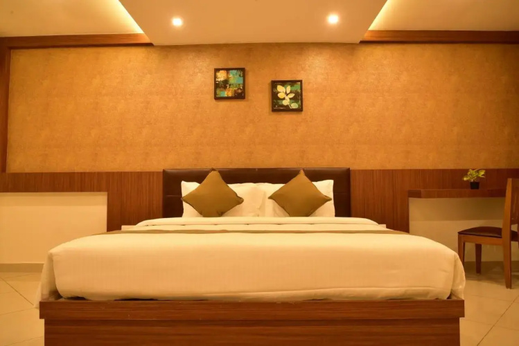White Suite Hotel