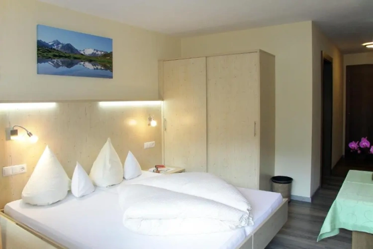 Standard Triple room with balcony