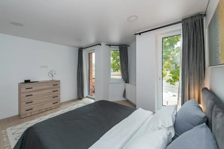 RIVERFRONT 2BD Old Town Apartment by Hostlovers