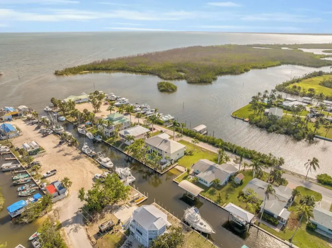 Bokeelia Island Oasis: Waterfront, Private Dock!