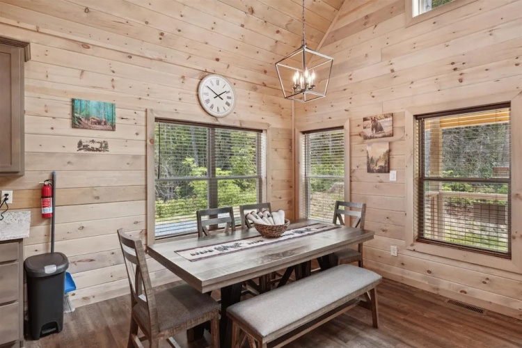 Bear View Retreat 2 Bedroom Cabin by RedAwning