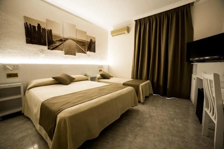 Standard Quadruple room with balcony