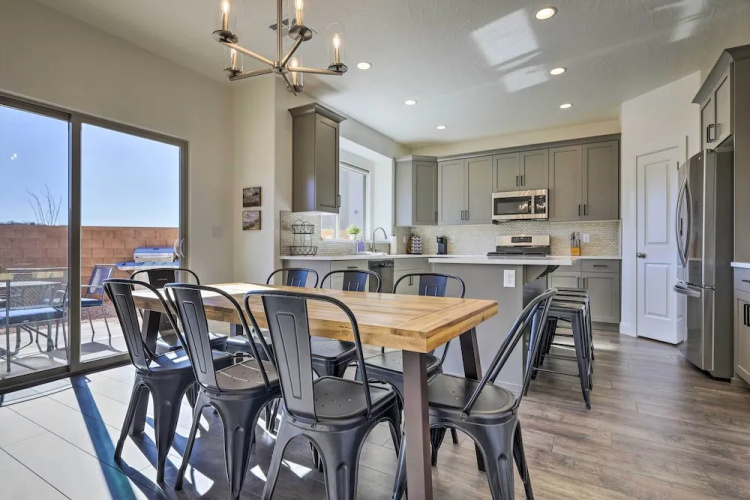 Hike & Golf: Washington Home w/ Hot Tub Access