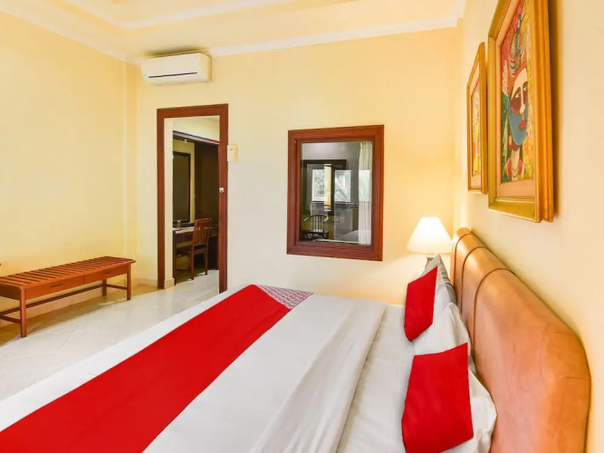Super OYO Townhouse Oak Maxi Hotel Legian