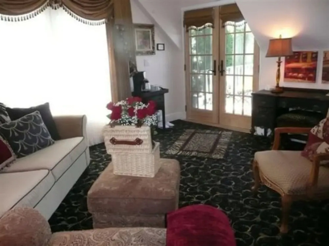 Cozy Rose Inn