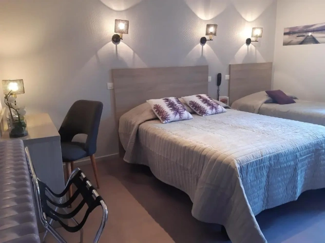 Standard Triple room