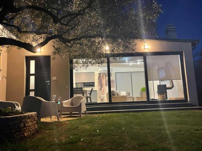 2 Bedrooms Cottage