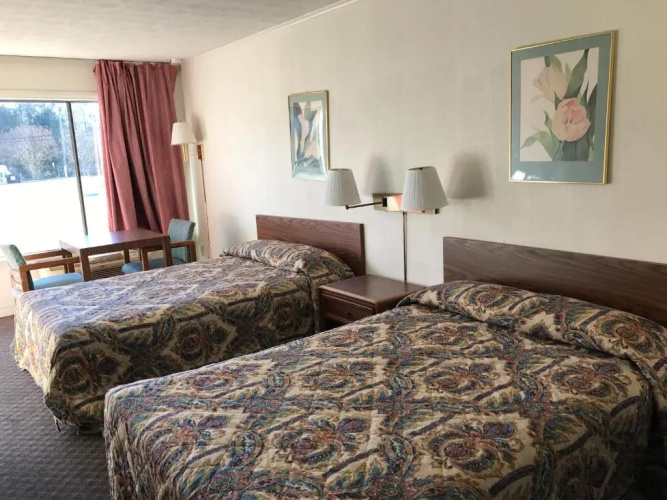 Flagship Inn