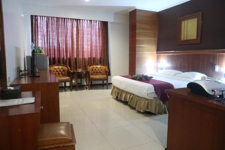 Deluxe Double room with street view