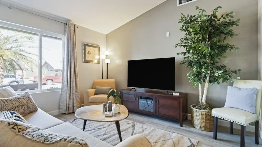 4 Bedrooms Studio