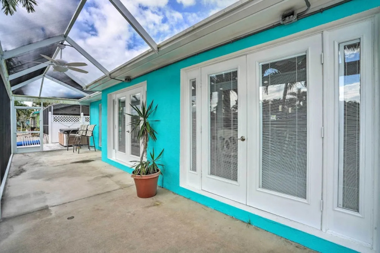 Waterfront Matlacha Home w/ Hot Tub & Grill!