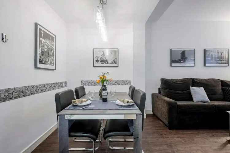 Bas Apartments