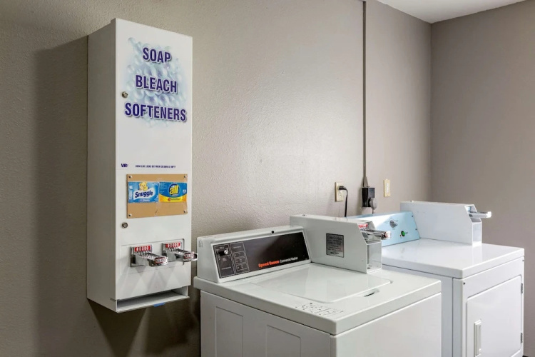Super 8 Motel - Racine