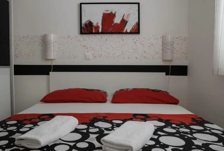 2 Bedrooms Apartment