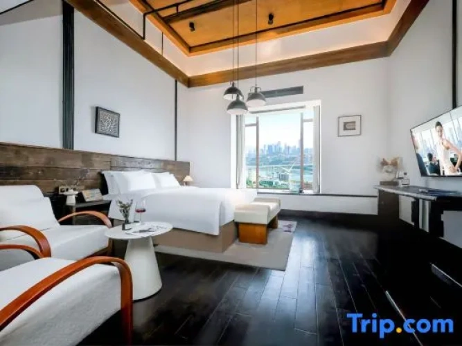 Quadruple Family Suite with river view