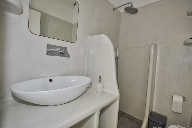 Ira Apartments