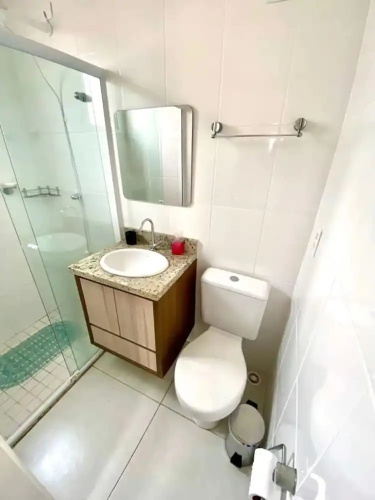 Apto novo e arejado com uma ampla sacada