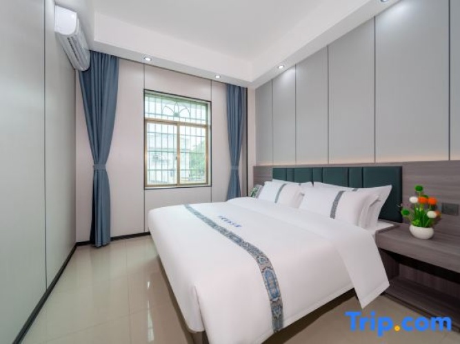 Deluxe Triple Suite