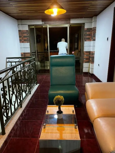 Hermoso apartamento con terraza vía TERMALES