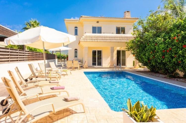 3 Bedrooms Villa