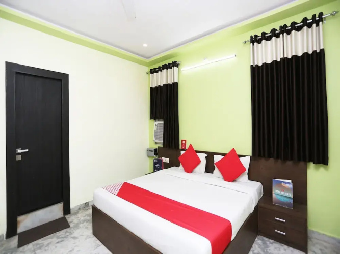 OYO 27686 Hotel Chandra Garden