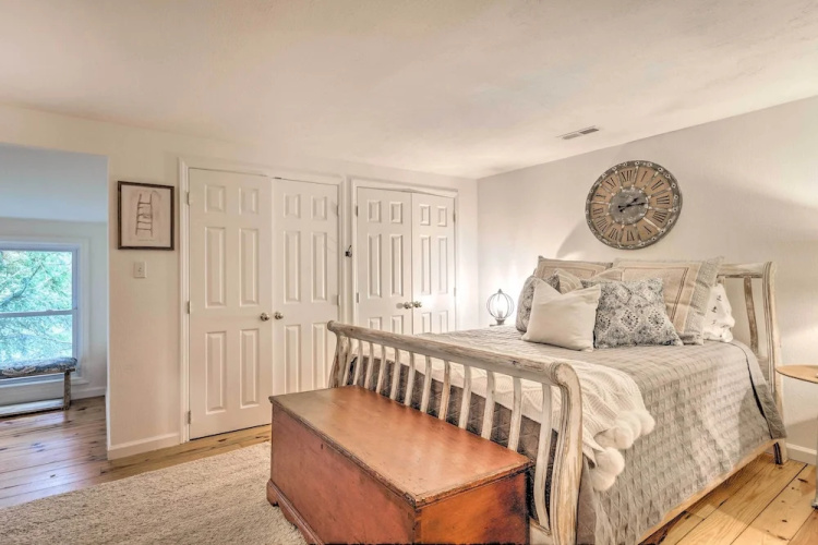 4 Mi to Boone: Converted Barn Duplex by Stream