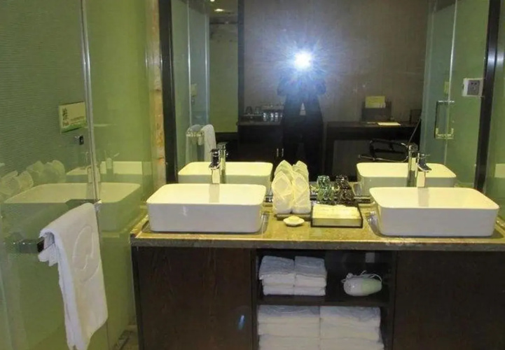 Liwan Holiday Hotel