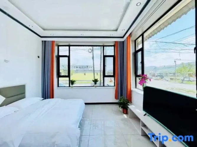Standard Twin room with mountain view