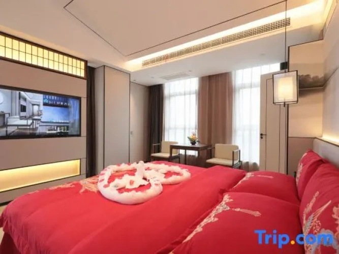 1 Bedroom Luxury Suite with city view