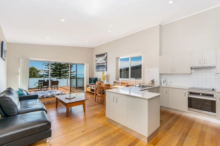 3 Bedrooms Apartment