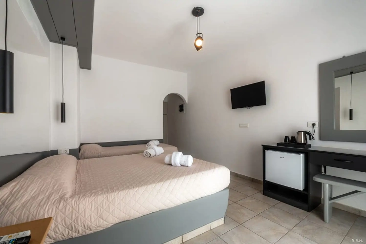 Standard Triple room