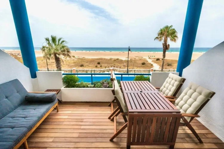 Apartment with sea view
