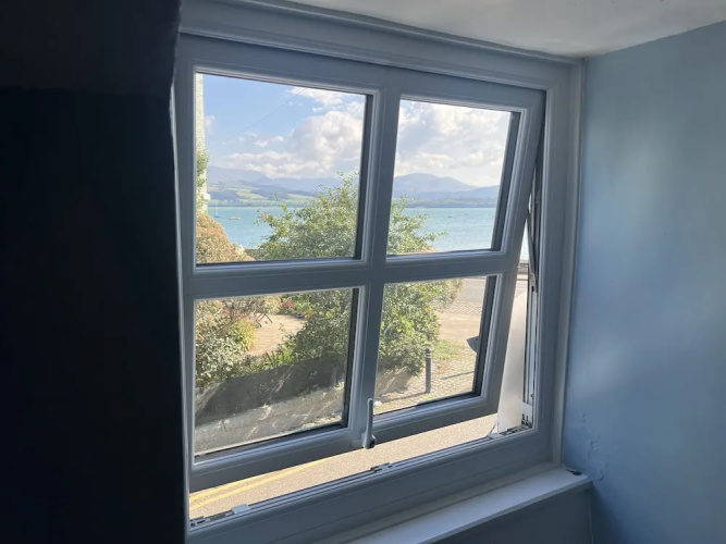 Traditional 3-bed Cottage, Log Burner & Sea Views!
