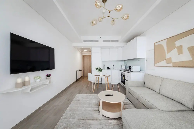 Bright 1BR with balcony in Luma 22