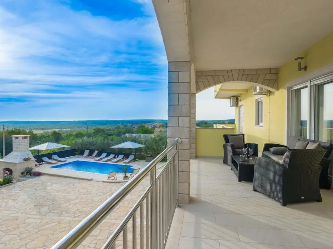 Beautiful Villa in Lisicic With Private Pool