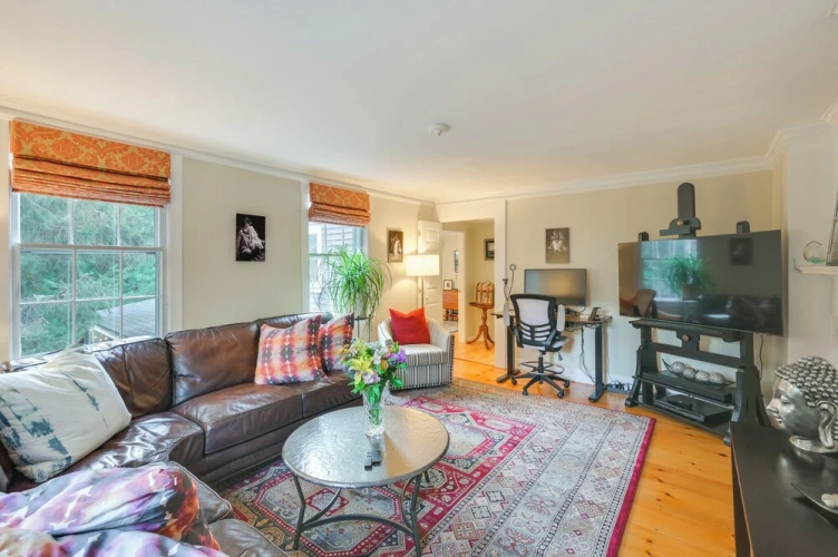 < 1 Mi to Dtwn Salem: Apt w/ Shared Patio & Yard!