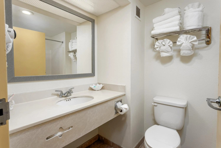 Hutchinson Island Plaza Hotel & Suites photo 8