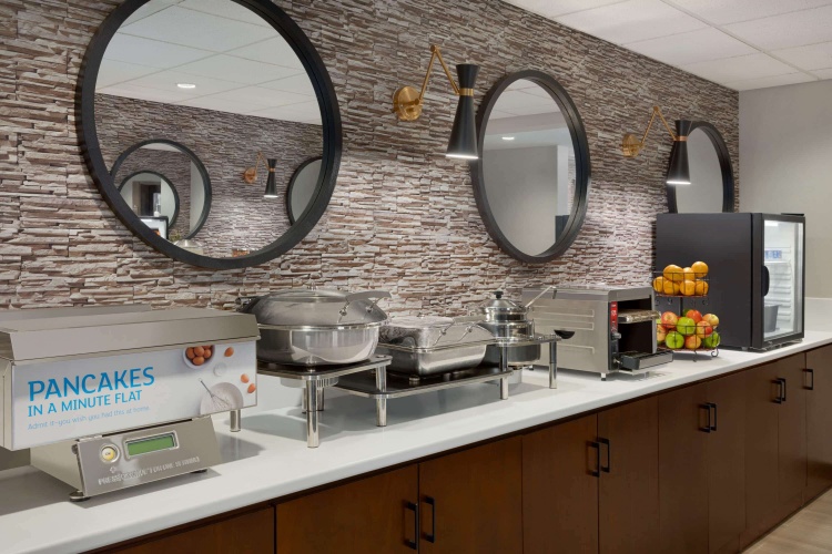Microtel Inn & Suites By Wyndham Lloydminster photo 18