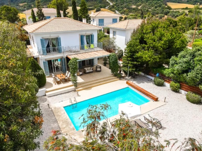 3 Bedrooms Villa