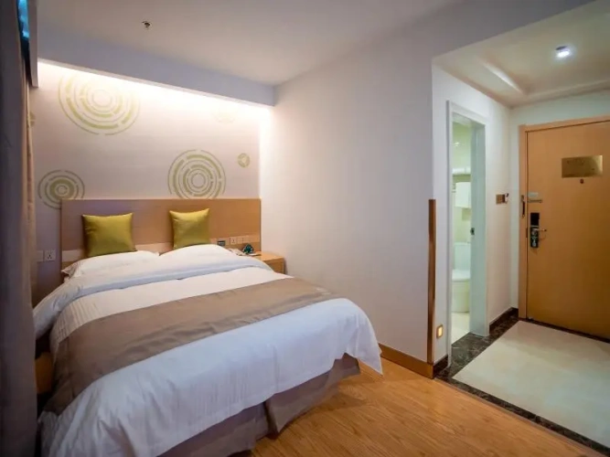 Standard Double room with street view