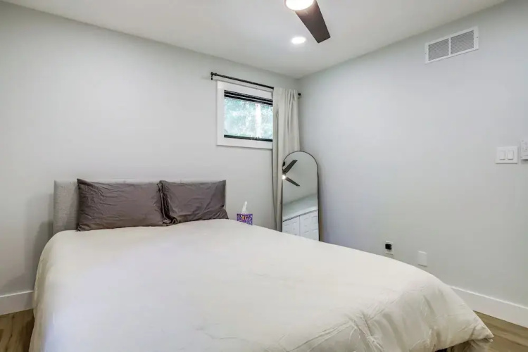 < 3 Mi to Bethany Beach! Wooded Retreat w/ Yard
