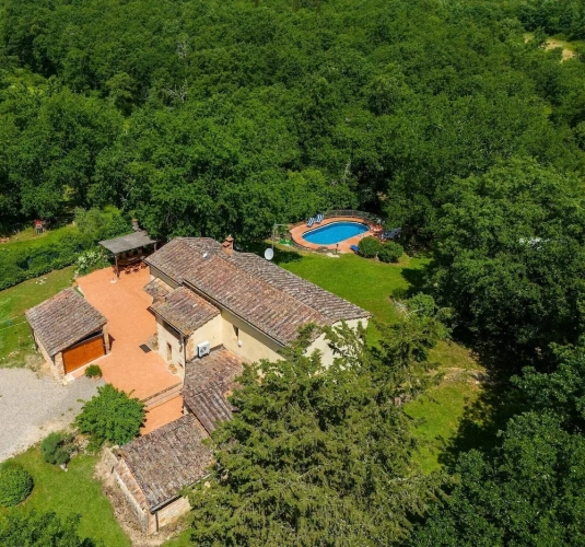 6 Bedrooms Villa
