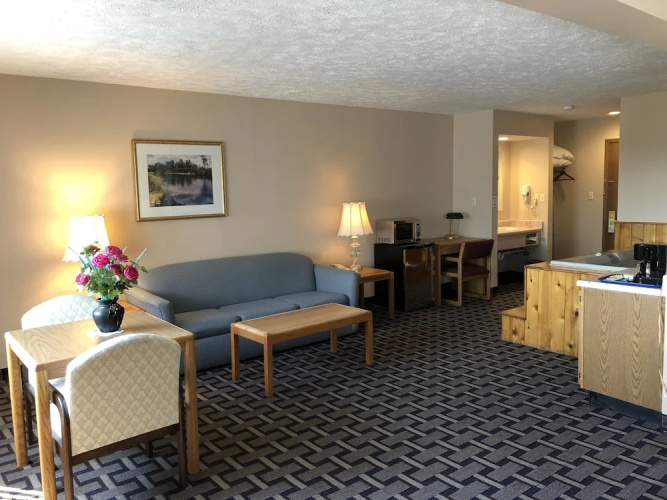 Sky Lodge Inn & Suites